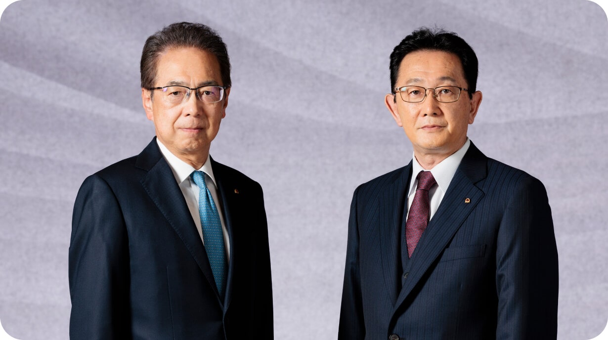 Photo: Representative Director and Chairman Isobe and Representative Director, President and Chief Executive Officer Yamanashi