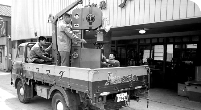 写真:デモ・カー商法の様子