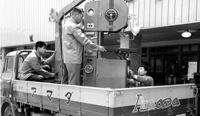 写真:デモ・カー販売の様子